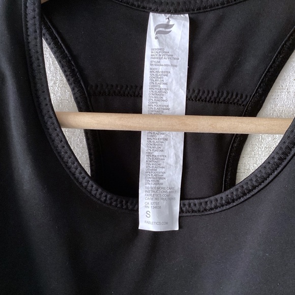 Fabletics On-The-Go Medium Impact Sports Bra Woman’s Size Small Black Pocket - Picture 6 of 8